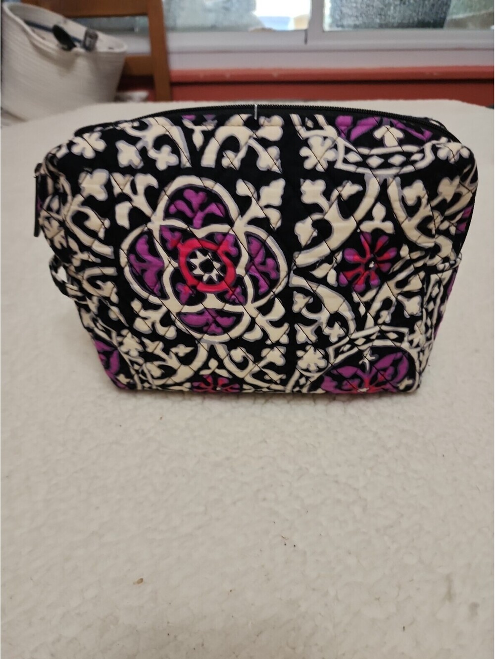 Vera Bradley medium cosmetic bag in " Canterberry magenta VBE18 Cambodia